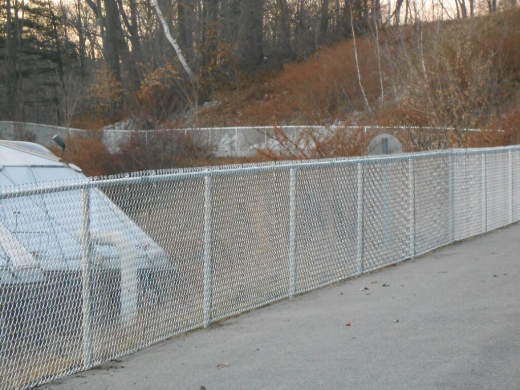 commercial-chain-link-fence-4-galv-chain-link-rail-trail