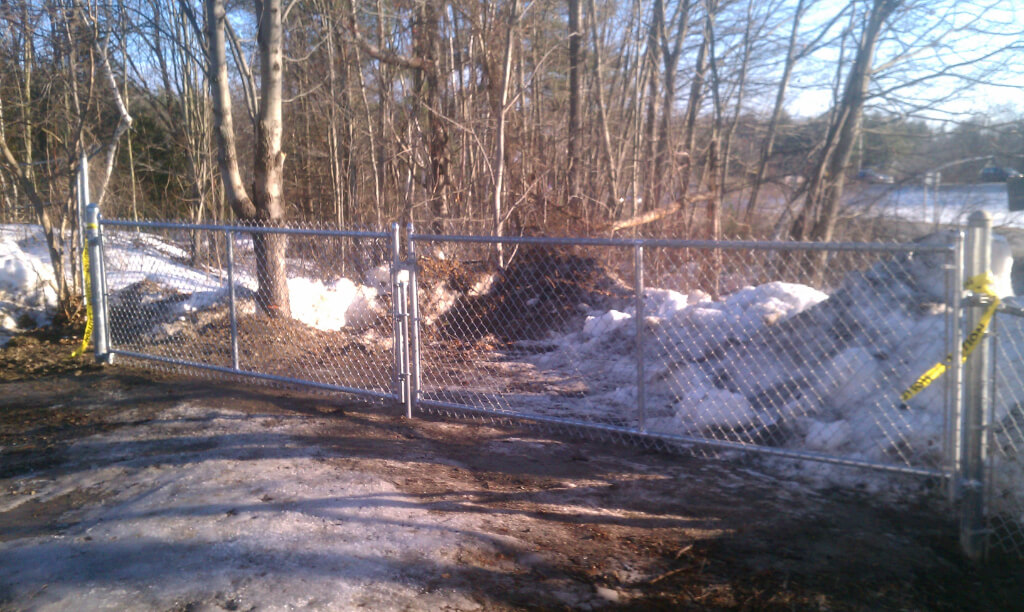 commercial-chain-link-fence-4-galvanized-chain-link-fnece-double-drive-gate