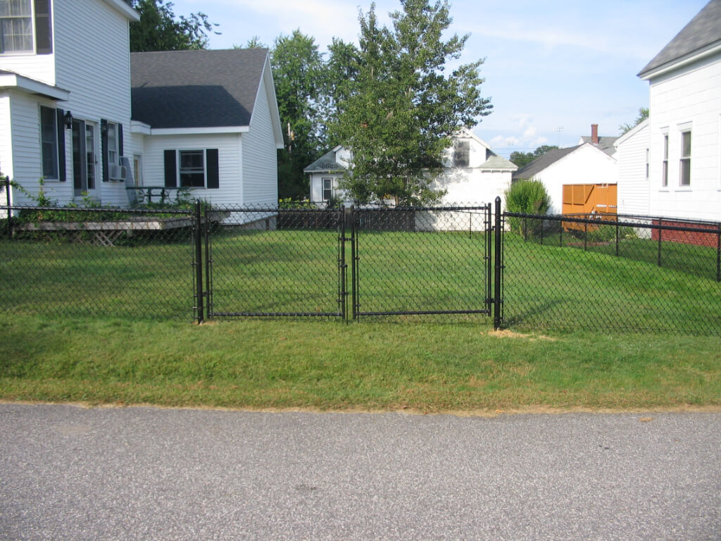 residential-chain-link-fence-black-chain-link-double-gate-4