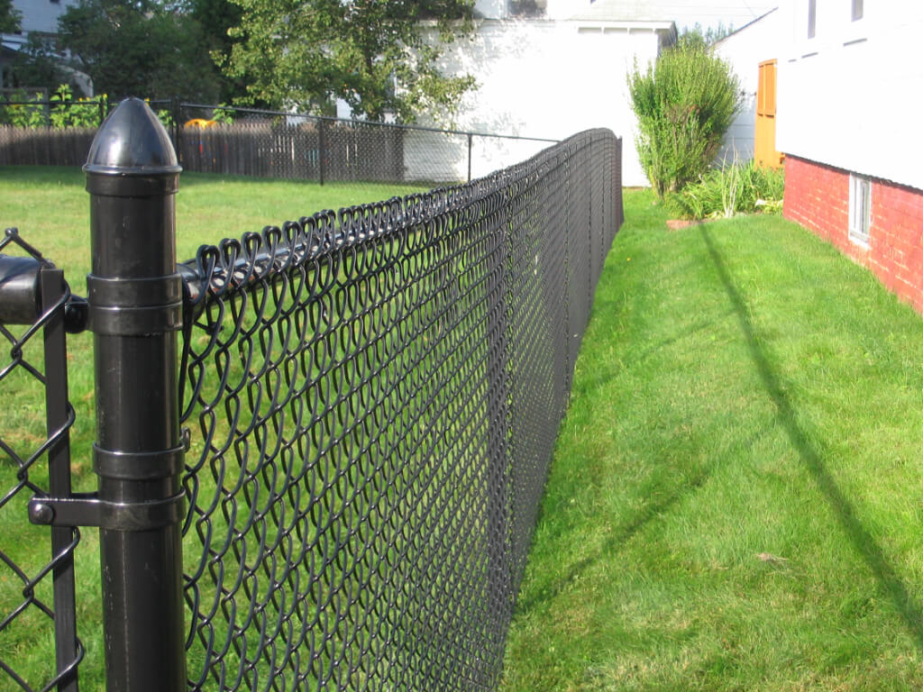 residential-chain-link-fence-black-coated-corner-post