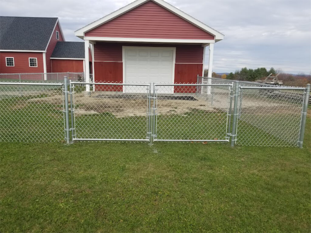 residential-chain-link-fence-galv-chainlink-with-double-drive-gate-4