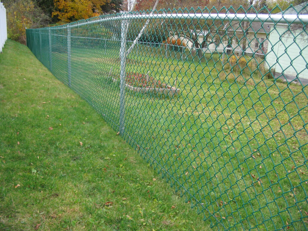residential-chain-link-fence-green-chain-link-fabric-with-galv-framework