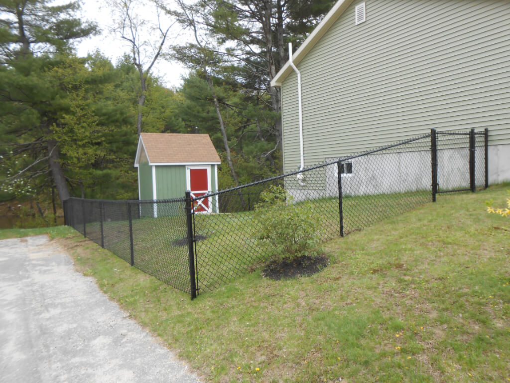 residential-chain-link-fence-high-black-coated-chain-link-fence-4