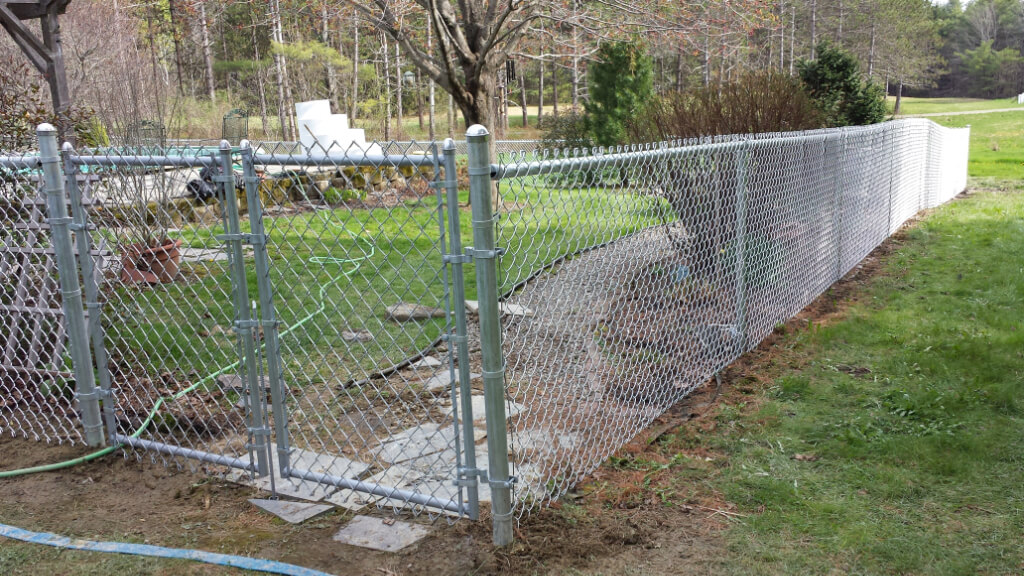 residential-chain-link-fence-high-galv-chain-link-fence-with-double-gate-4