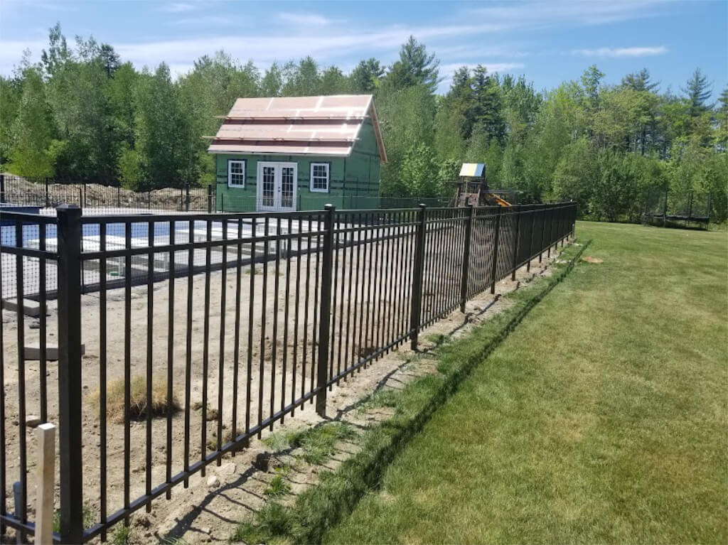 residential-ornamental-fence-AM-AL-3-rail-black-2