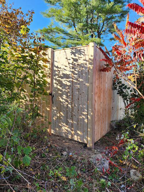 solid-cedar-privacy-fence-14-8-cedar-board-gate-w-beveled-top-5x5-post