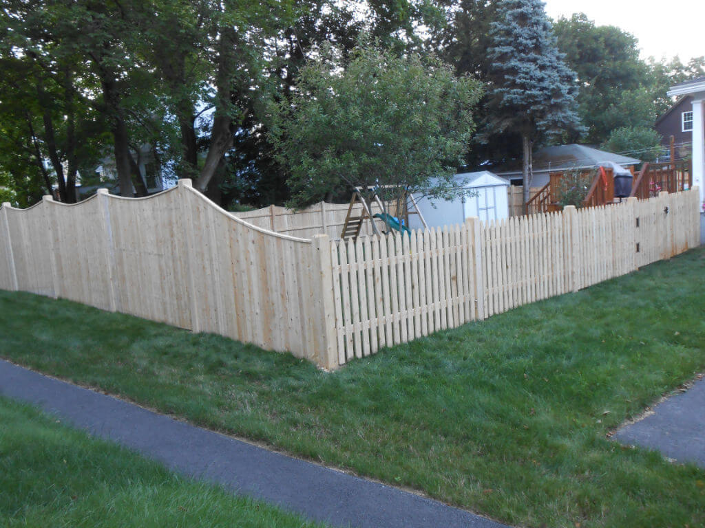 solid-cedar-privacy-fence-16-scalloped-6-high-board-panel-with-top-cap-and-5x5-beveled-top-post