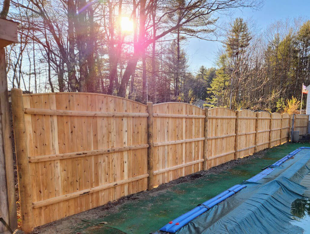 solid-cedar-privacy-fence-18-6-crowned-cedar-fence-with-top-cap-and-round-beveled-post