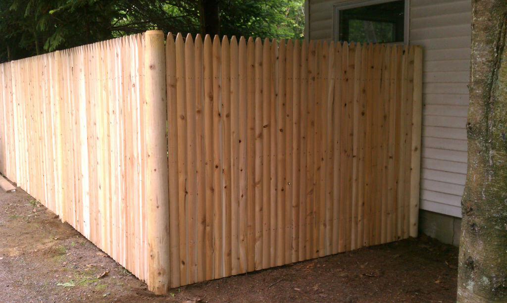 solid-cedar-privacy-fence-2-6-cedar-stockade-round-post