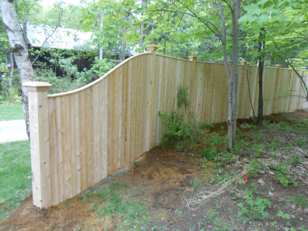 solid-cedar-privacy-fence-4-8-cedar-board-drop-panel-with-cap-5x5-post-flat-top-caps