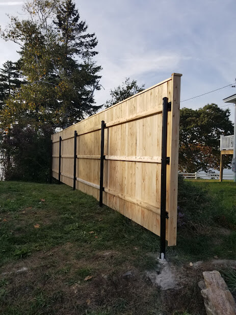 solid-cedar-privacy-fence-8-6-high-solid-cedar-board-with-top-panel-cap-black-metal-post