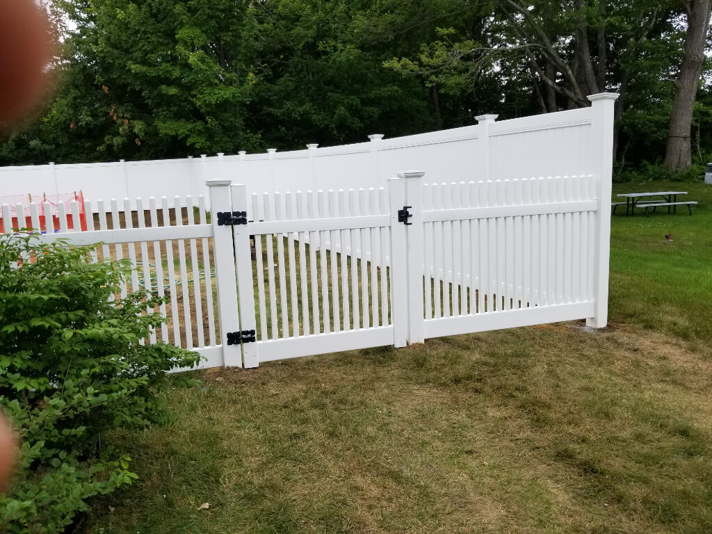 solid-privacy-pvc-fence-bufftech-chesterfield-and-manchester-white
